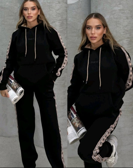 Γυναικείο σετ φόρμας Guess